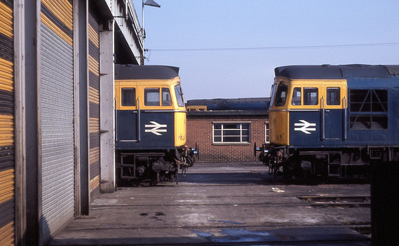 Class 33s at HG 0581