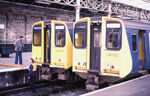 508041 507022 Southport 1183
